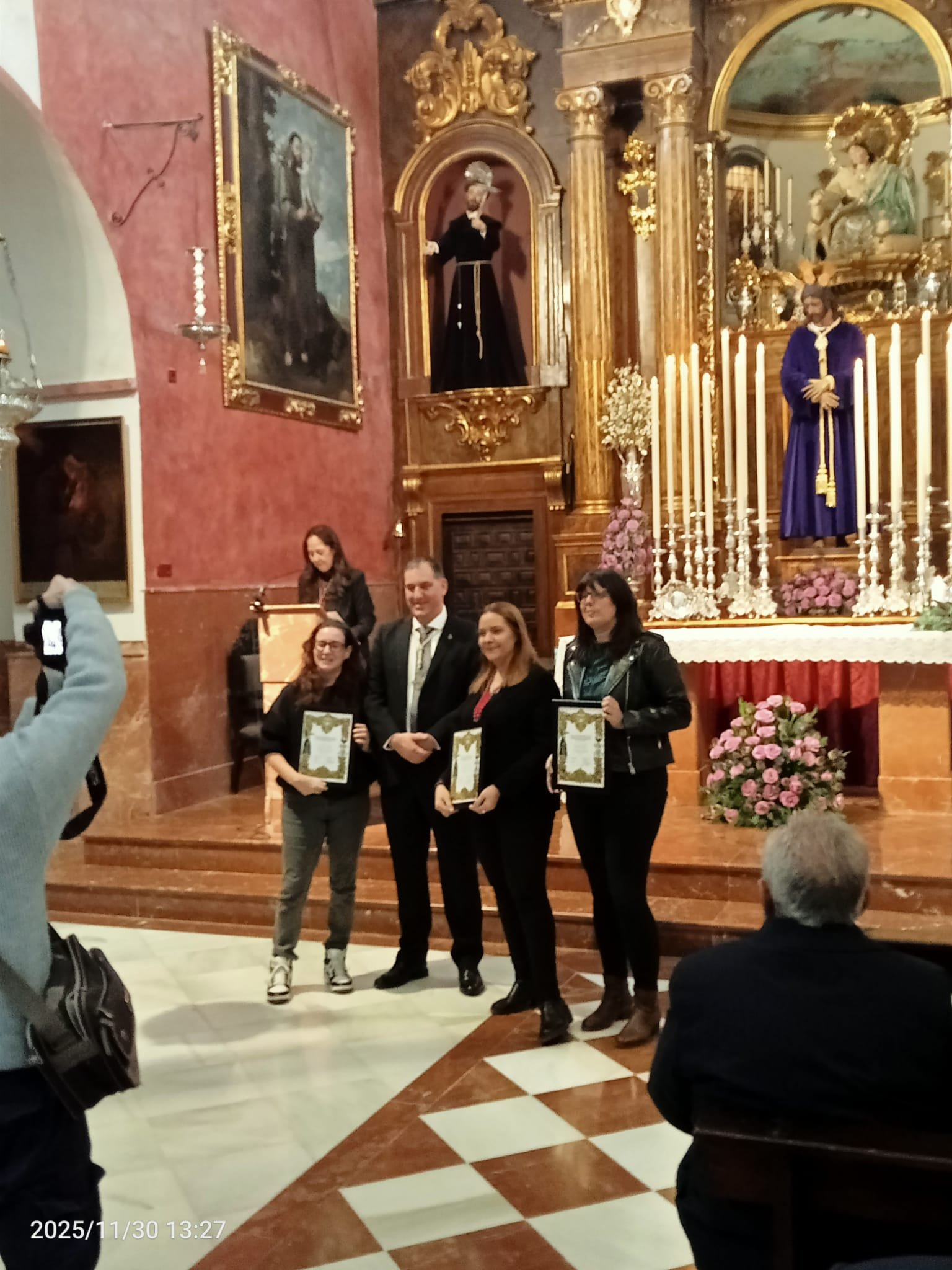 Reconocimiento al equipo de Negaciones 4.0 durante la clausura del XXV Aniversario de Bendición de Nuestro Padre Jesús de la Soledad